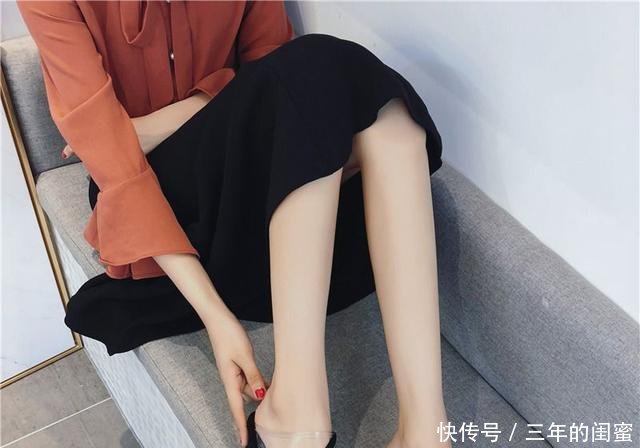 一双凉鞋来拯救你的双脚，夏天充满青春的浪漫气息