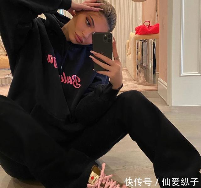  [真香]TS、凯莉曝光同款DunkSB，卡戴珊亮出Yeezy380全新配色，真香！