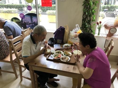 还在为家里老人的衣食住行担忧？未来三年这个区老年助餐服务场所