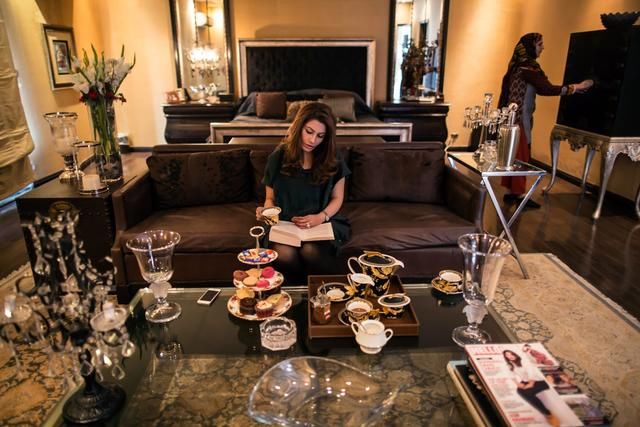 现阶段，中产阶级如何摆脱经济等多方面焦虑？