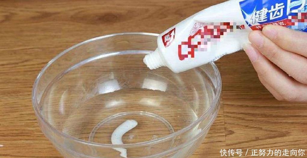  [皮肤]牙膏加“它”敷脸，不出一个月皮肤白嫩光洁，色斑、黑头也变淡了