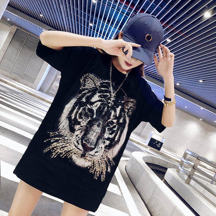 别土了,现在流行”下衣失踪“,迷人的美腿让人羡慕不已