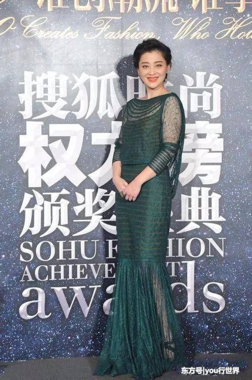 43岁梅婷气质虽好，撞衫43岁田海蓉，却被网友说是不自量力!