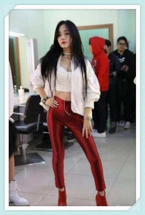 李小璐身材真好，一身运动装也掩盖不住，网友：天生丽质难自弃