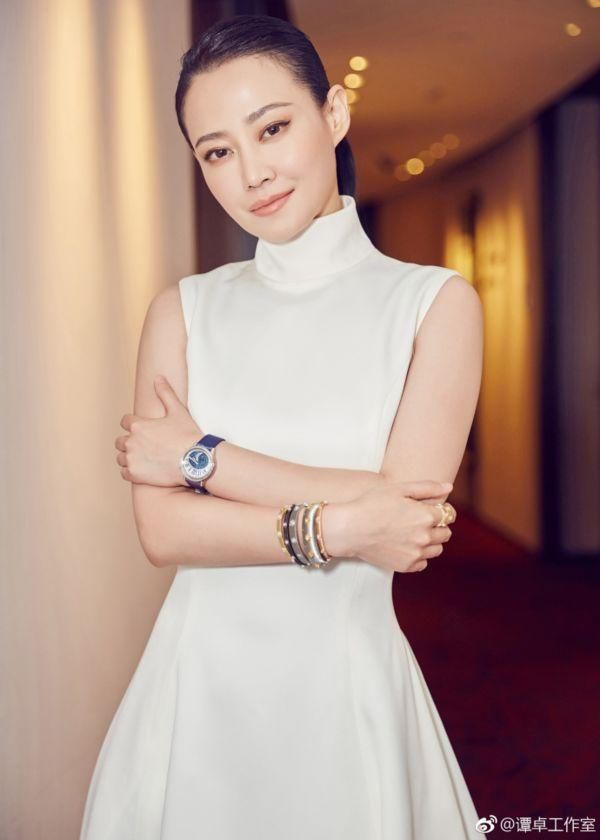 服气|《药神》后发现谭卓也是美人一枚,果然微胖是最好的身材!