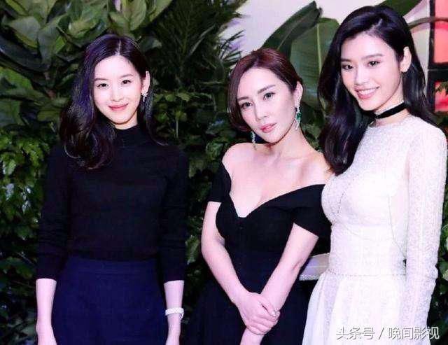 谁都不敢和章泽天同框，颜值杀伤力忒大，网红hold不住！