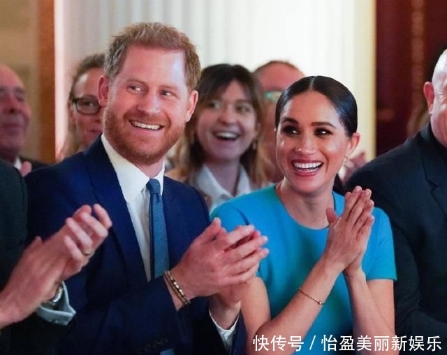「身穿」她与丈夫退出英国王室,今穿蓝色紧身裙现身,配中分发型优雅大气