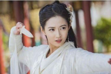  「看中」曾在横店当群演的她，被唐嫣看中发掘，今成功逆袭成新生代主演