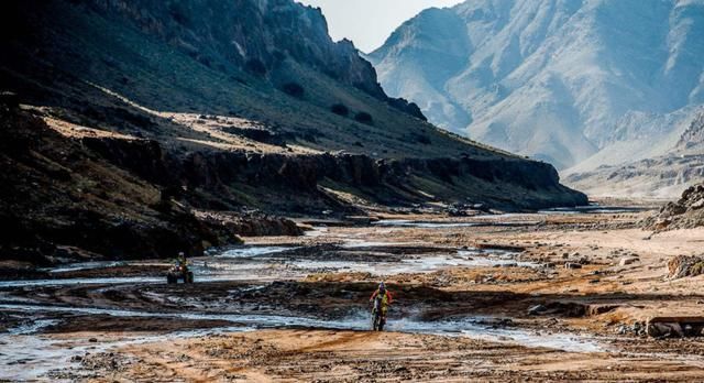 中国一座“不菲”的湖，沙滩全是玛瑙石，12年被外人搬空20亿