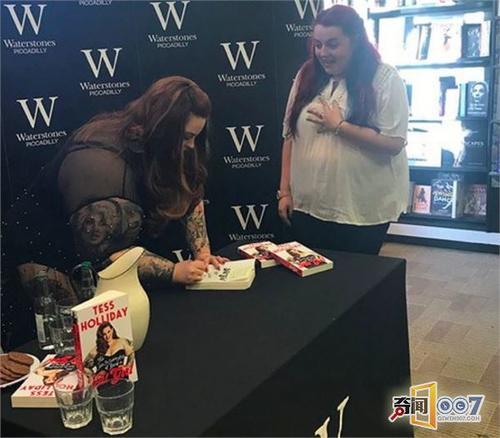 富商痴迷300多斤肥婆，网友：可以理解！