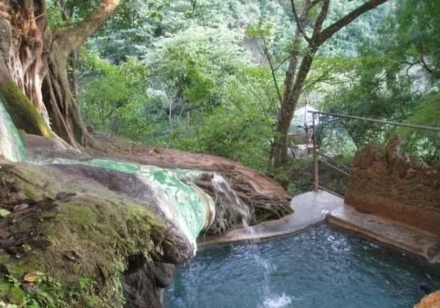 云南人都不知道的一片净土,野温泉、瀑布,风景美极了【2020热门旅游景点】