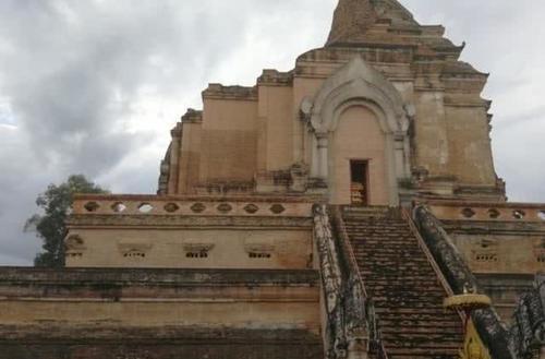 海上的溶洞你见过没？快到“海上小桂林”——下龙湾一起看看吧！