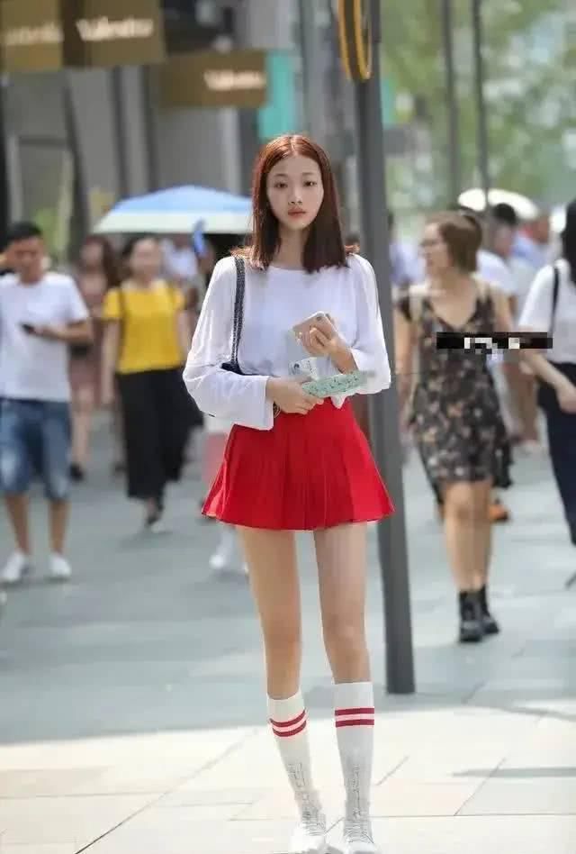  [气质]短裙长腿美女，气质优雅，清爽迷人