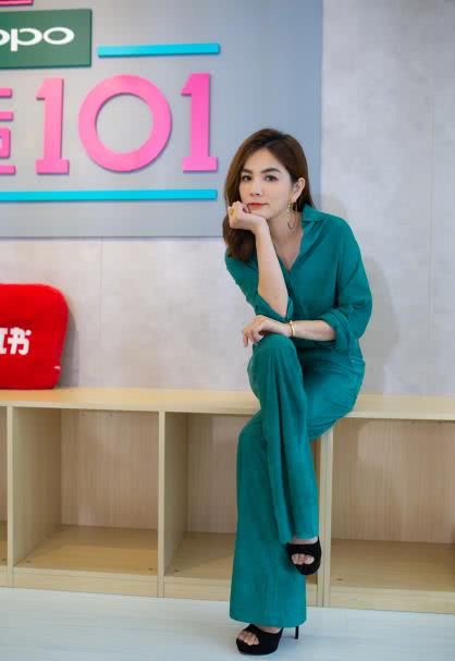 42岁的马伊琍38岁Ella撞衫，网友:这这撞得有点惨!