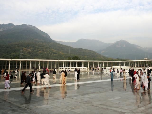 去巴基斯坦游玩，不要对当地美女做这个动作，导游：可能会留下