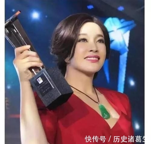 『气质』30上下的女人想要有气质,戴什么翡翠好?一定要选它!