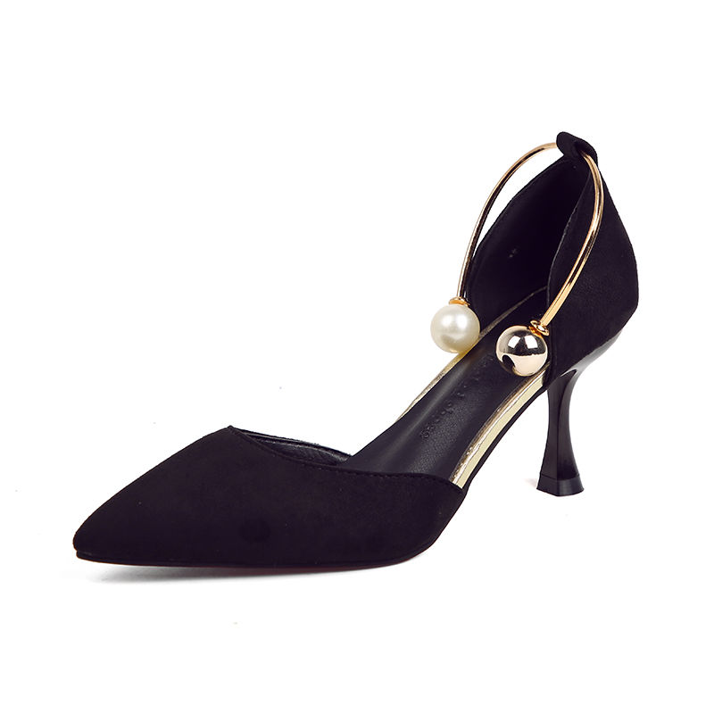 高跟鞋就是女人的战靴，高跟鞋的美，小白鞋永远给不了