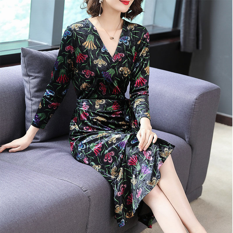 别傻傻买棉服，今年流行这针织裙，洋气减龄贼保暖，适合70后