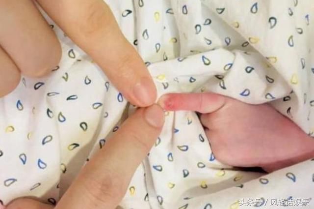 薛之谦当爸，晒小哥照片却因动作不当遭吐槽，网友：专业做秀20年