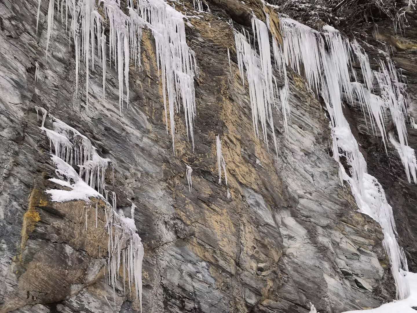 光雾山冬季冰瀑奇观，网友:美到哭!