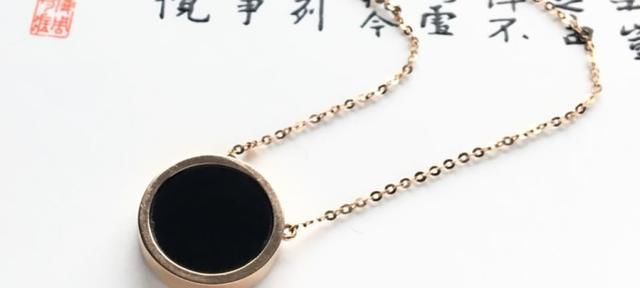  「翡翠戒指」教你如何挑翡翠，气质不够，翡翠来凑~
