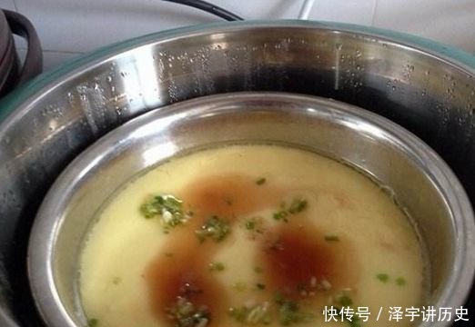 『鸡蛋液』蒸鸡蛋羹时,不要加水后就下锅!多加这一步,鸡蛋又滑又嫩无蜂窝