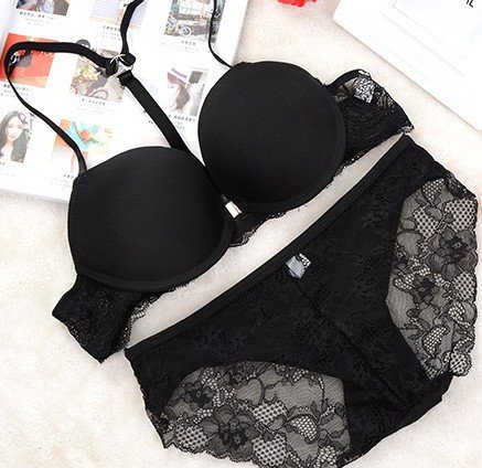 越来越多女人不穿传统文胸了，聪明女人穿这样美背的，性感有魅力