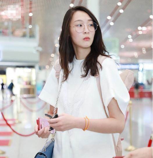 惠若琪真厉害！居然把一条超短裤穿得如此迷人，真不愧是最美女排