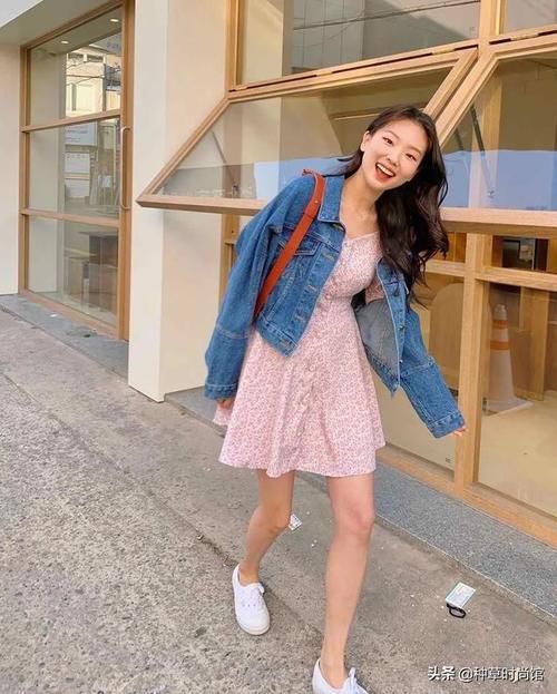 『 反差感』+ 裙子”才是今春王炸穿搭，扔掉高跟鞋！“平底鞋