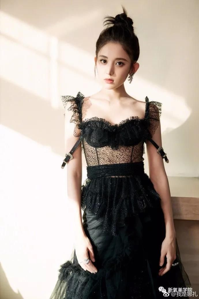 风格迥异的秦岚、娜扎和倪妮撞衫了，赢的居然是她