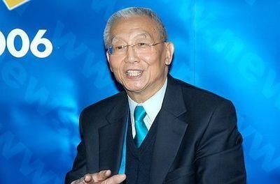 国乒前主教练刘国梁被曝出与明星亲密照，对方出面辟谣说全是假的