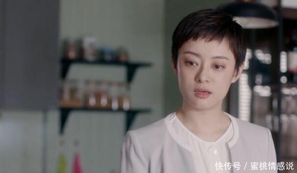 『自扇』安家房似锦搬家，无意翻出房妈多年前的秘密，她崩溃自扇巴掌