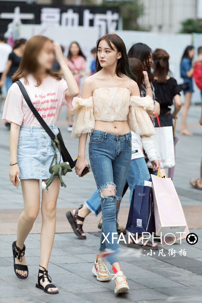 街拍重庆:就算是美若天仙，也需要时尚的穿搭，让你更美，更酷!