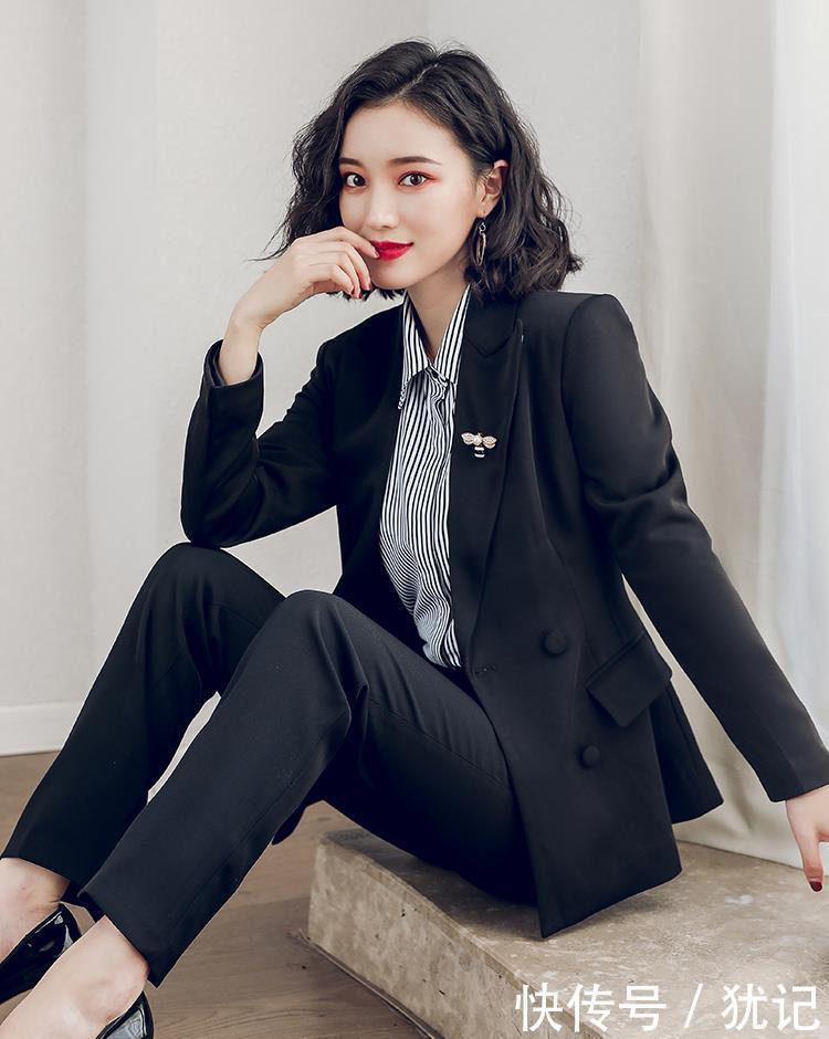  【艾尚臣职业】街拍，才发现人都穿这衬衫，迷人又洋气，妥妥少女感又不失女人味