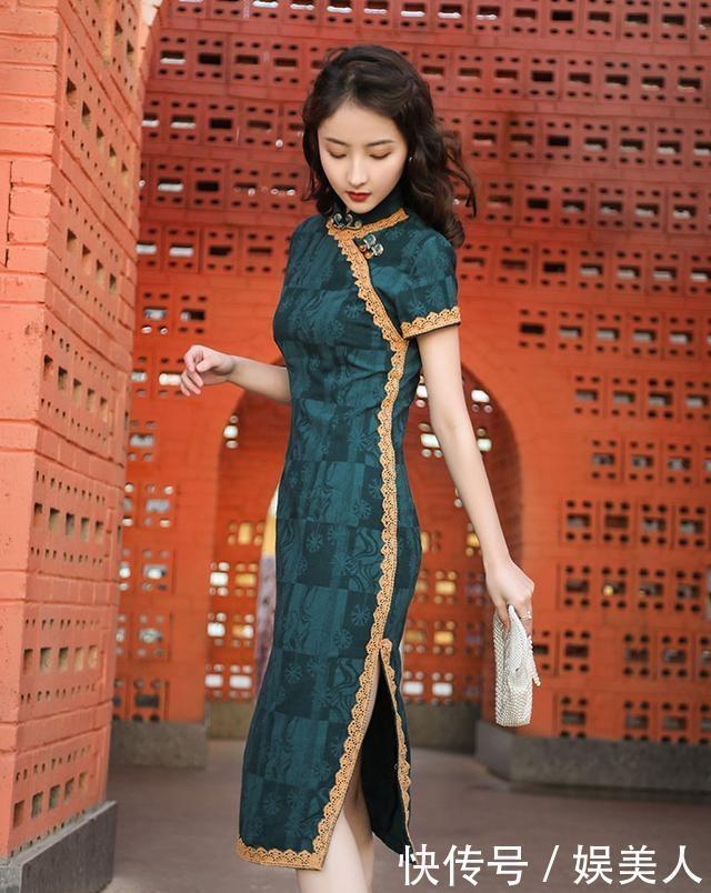 姑娘|路人街拍,姑娘肤白水嫩很漂亮,满满的贵气感