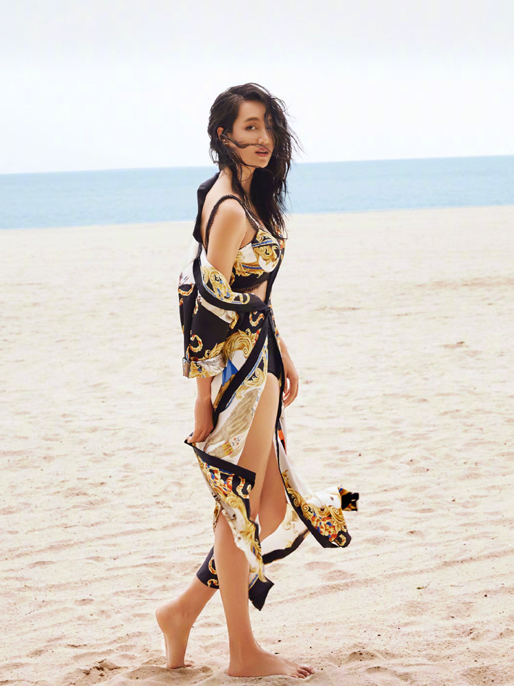 羡慕周一围!《男人装》7月封面女郎:朱丹,长腿细腰身姿撩人