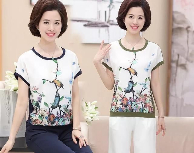  [阔腿裤]妈妈们春季怎么穿更显女人味?修身印花T恤打底衫,减龄时尚大气...