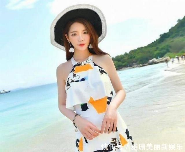 『穿着』俏皮可人的泳衣女神,亭亭玉立的样子,很招人喜欢!