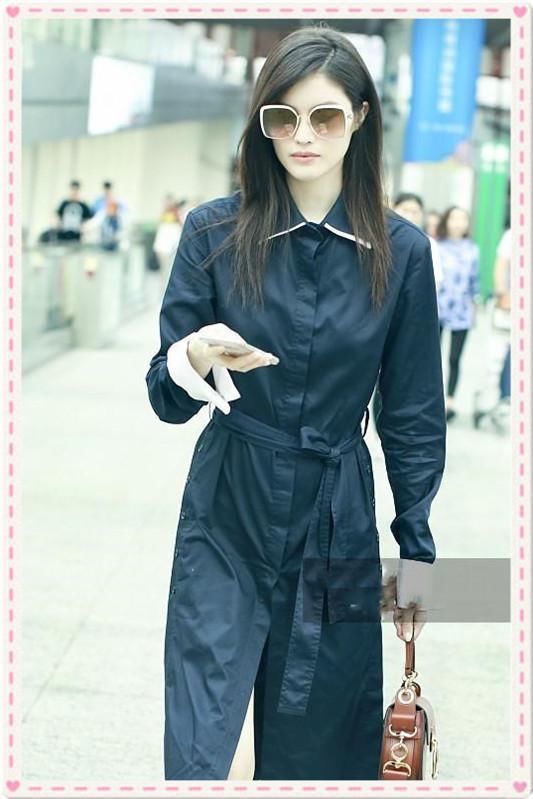 何穗咋想的？三伏天穿长袖连衣裙，网友：终于知道为啥你这么白了