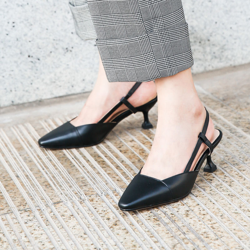 新出炉“铆钉高跟鞋”，比妈妈鞋还舒适，比奶奶鞋更时髦，贼洋气