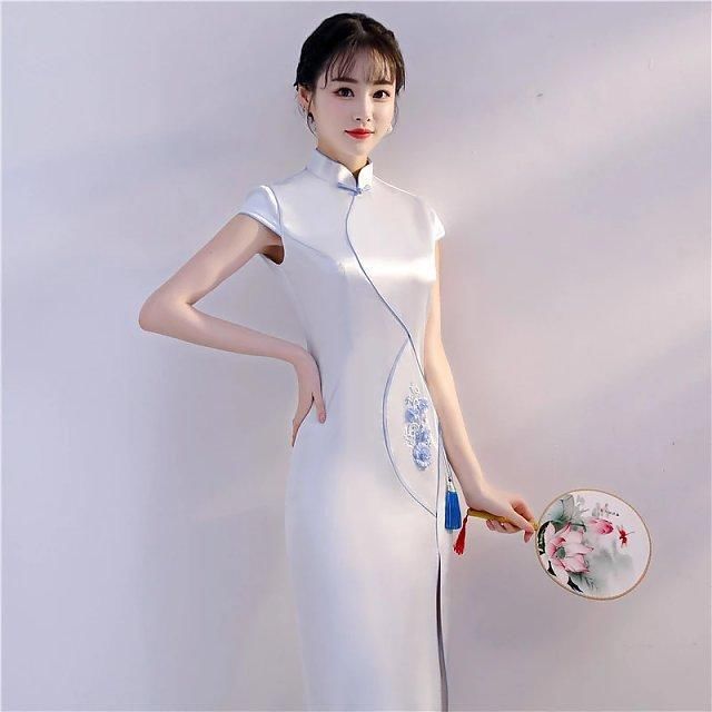 流苏侧开叉绣花旗袍，醉在旗袍美女的高贵气质中！