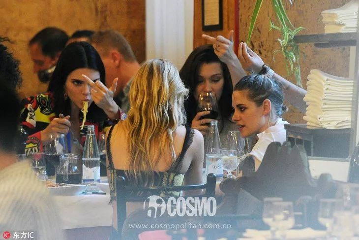 OMG | 恋爱使暮光女肥胖!辣眼睛的小肚子把它吃掉就好啦