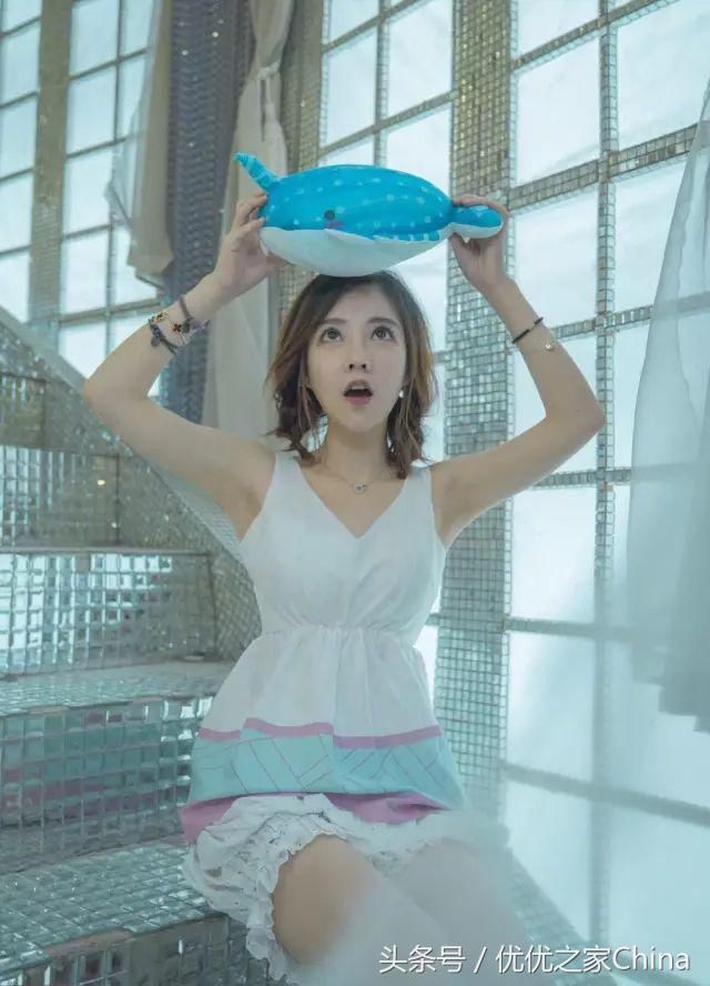 网红教科书：论斗鱼第一歌姬“冯提莫”和她的整容史