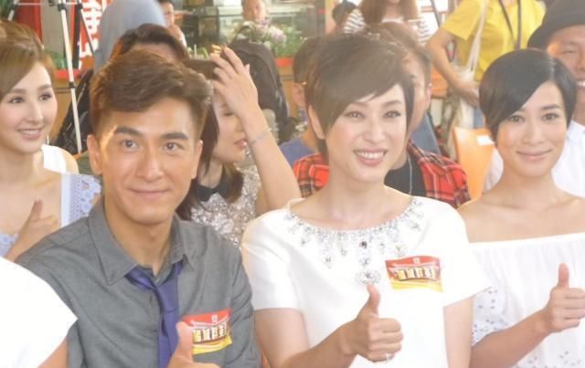 『美女』她是港姐中的短发美女,多年来一直是短发形象,52岁仍然单身!