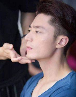 不只是女生，男生脸上有这3个“标志”，也是天生的“带妆脸”！