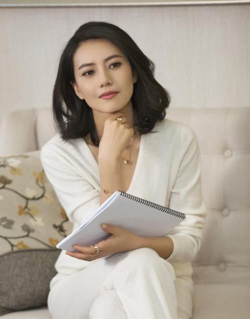  [女人]女人过了40就别再留“黑长直”了，试试这4种发型，阿姨变回姐姐
