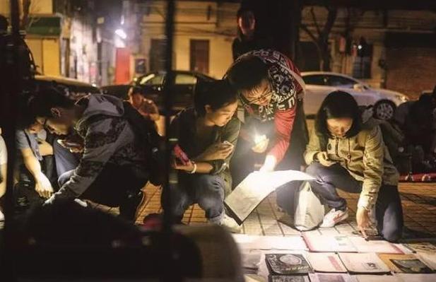 只出现在桥上“广州鬼市”，看中什么都能卖，但一到天亮就会消失