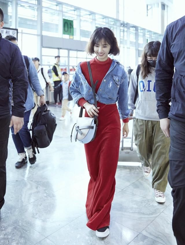 蔡依林裤子太紧绷！挤出一圈肉真辣眼，网友：只用一招就化解尴尬