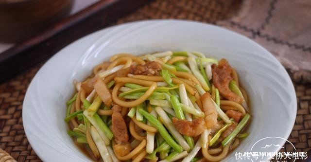 【冬天】冬天最该吃的菜,下饭杀菌,遇热即熟,和粉条一起烧,给啥也不换!