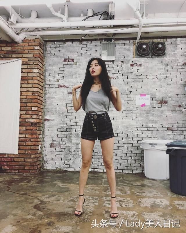 小野马金泫雅夏日强势回归，浴缸镜头让人喷血，小蛮腰穿搭更绝妙